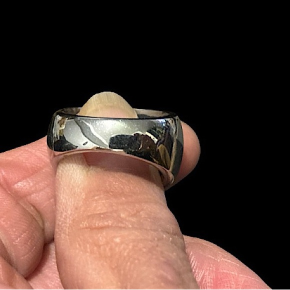Size 8 Stainless Steel Black Adult Resin Wave Pattern Deco Style Ring - Picture 8 of 9
